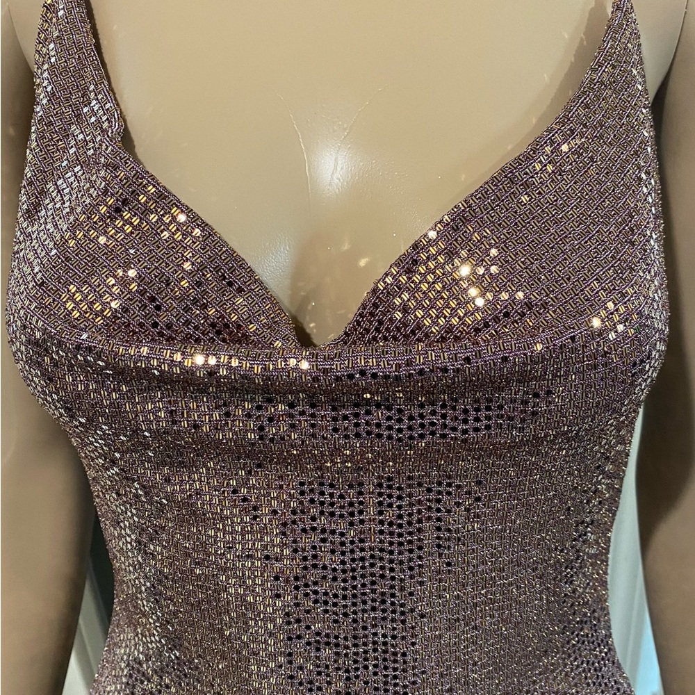 Elegant Sequin Dress in Shimmering Gold - Picture 4 of 6